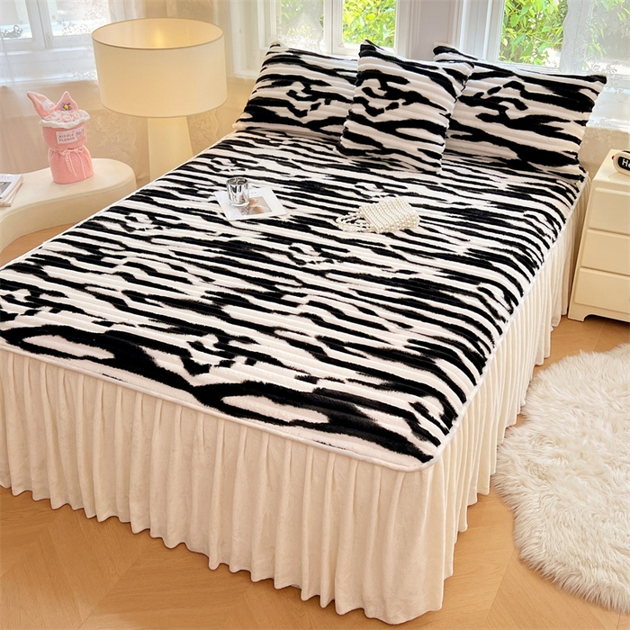 91家纺网 家纺一手货源 找家纺 梦舒羽 2025新款法莱绒床裙法兰绒床垫保护罩牛奶绒兔毛绒床垫床单罩-抽条 法莱绒抽条-梦幻墨白