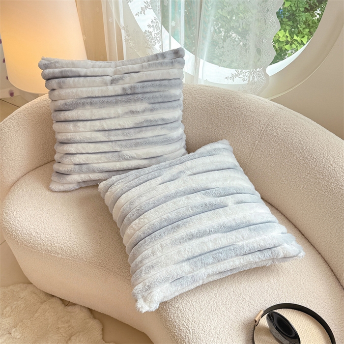 91家纺网 家纺一手货源 找家纺 圣比熊 2025新款兔毛绒抱枕套法兰绒枕套宿舍枕芯套法莱绒枕头套-抽条 兔毛绒抽条-梦幻浅灰