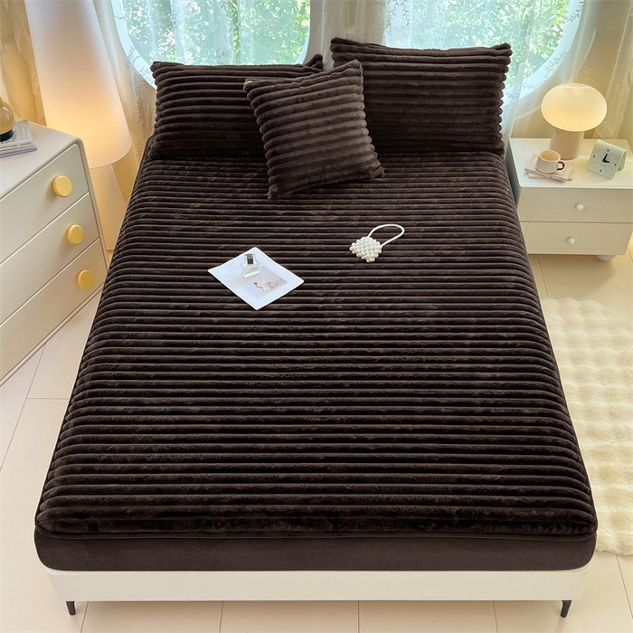 91家纺网 家纺一手货源 找家纺 圣比熊 2025新款兔毛绒床笠床垫法兰绒保护套牛奶绒席梦思法莱绒床垫套-抽条 兔毛绒抽条-咖啡色