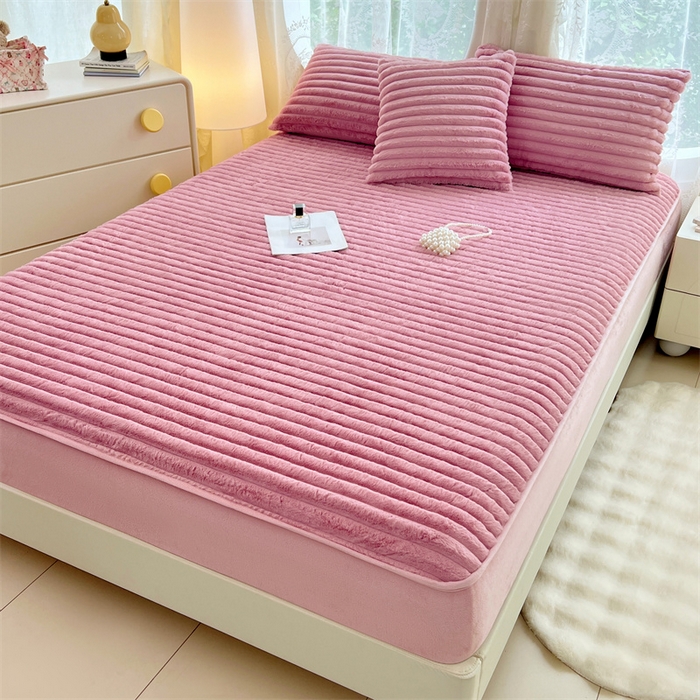 91家纺网 家纺一手货源 找家纺 圣比熊 2025新款兔毛绒床笠床垫法兰绒保护套牛奶绒席梦思法莱绒床垫套-抽条 兔毛绒抽条-云梦粉