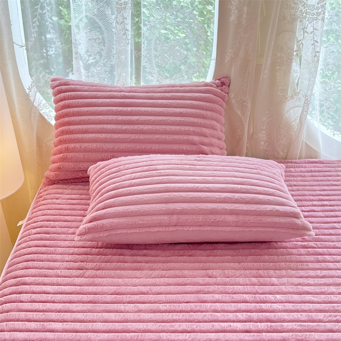 91家纺网 家纺一手货源 找家纺 圣比熊 2025新款兔毛绒枕套宿舍枕芯套单人48x74cm法兰绒法莱绒枕头套-抽条 兔毛绒抽条-云梦粉