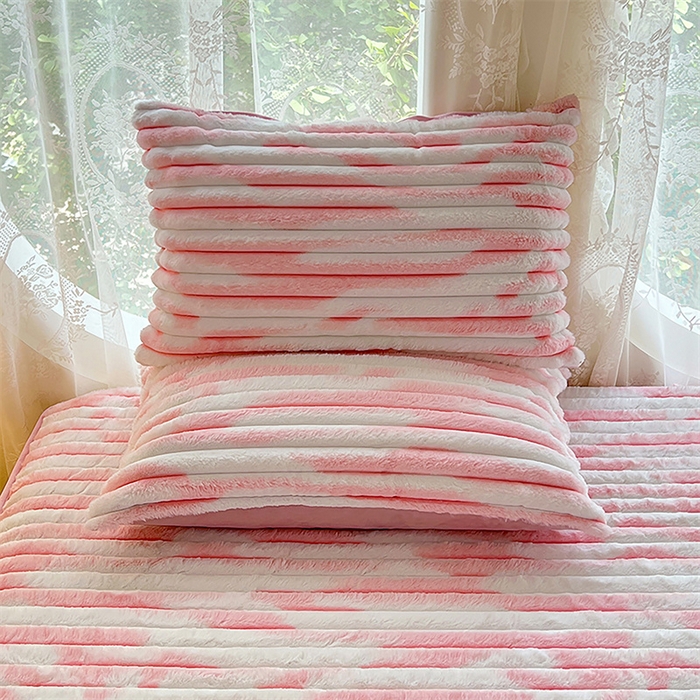 91家纺网 家纺一手货源 找家纺 圣比熊 2025新款兔毛绒枕套宿舍枕芯套单人48x74cm法兰绒法莱绒枕头套-抽条 兔毛绒抽条-梦幻樱粉