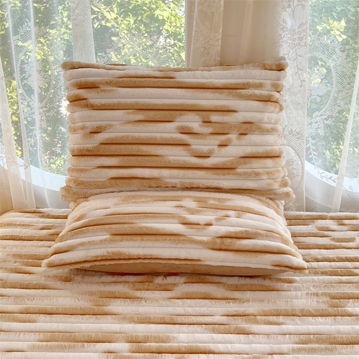 91家纺网 家纺一手货源 找家纺 圣比熊 2025新款兔毛绒枕套宿舍枕芯套单人48x74cm法兰绒法莱绒枕头套-抽条 兔毛绒抽条-梦幻奶咖