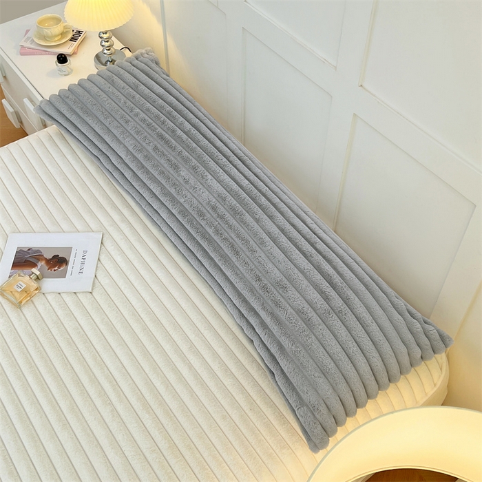 91家纺网 家纺一手货源 找家纺 圣比熊 2025新款兔毛绒双人枕套牛奶绒加长法兰绒枕芯套法莱绒枕头套-抽条 兔毛绒抽条-烟雨灰