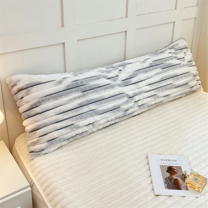 91家纺网 家纺一手货源 找家纺 圣比熊 2025新款兔毛绒双人枕套牛奶绒加长法兰绒枕芯套法莱绒枕头套-抽条 兔毛绒抽条-梦幻浅灰