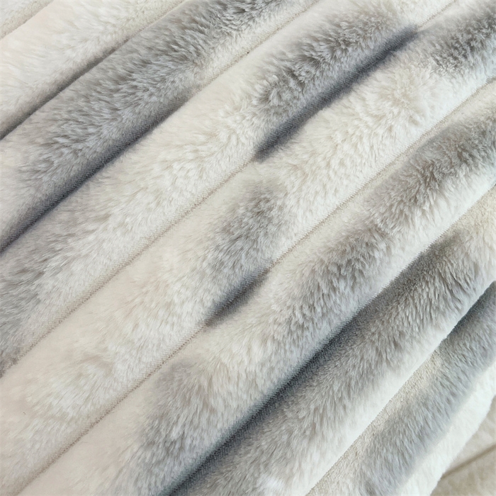 91家纺网 家纺一手货源 找家纺 圣比熊 2025新款兔毛绒双人枕套牛奶绒加长法兰绒枕芯套法莱绒枕头套-抽条 兔毛绒抽条-梦幻浅灰