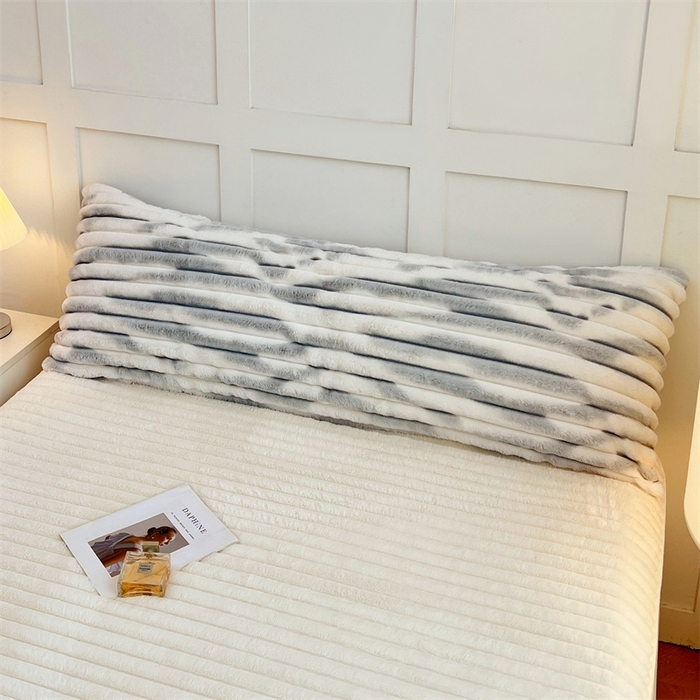 91家纺网 家纺一手货源 找家纺 圣比熊 2025新款兔毛绒双人枕套牛奶绒加长法兰绒枕芯套法莱绒枕头套-抽条 兔毛绒抽条-梦幻浅灰