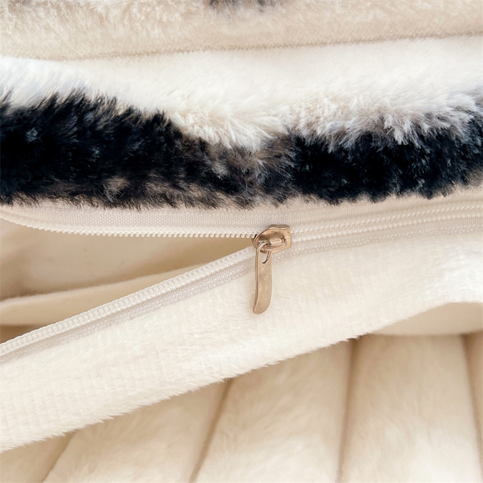 91家纺网 家纺一手货源 找家纺 圣比熊 2025新款兔毛绒双人枕套牛奶绒加长法兰绒枕芯套法莱绒枕头套-抽条 兔毛绒抽条-梦幻墨白