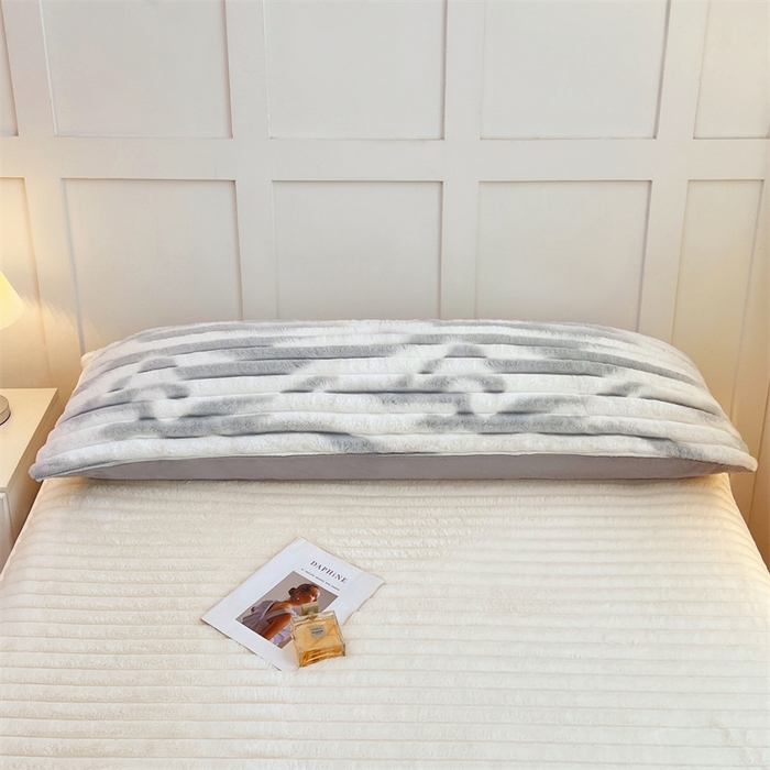 91家纺网 家纺一手货源 找家纺 圣比熊 2025新款兔毛绒双人枕套牛奶绒加长法兰绒枕芯套法莱绒枕头套-抽条 兔毛绒抽条-梦幻浅灰