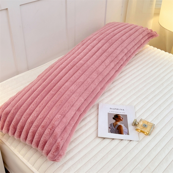 91家纺网 家纺一手货源 找家纺 圣比熊 2025新款兔毛绒双人枕套牛奶绒加长法兰绒枕芯套法莱绒枕头套-抽条 兔毛绒抽条-云梦粉