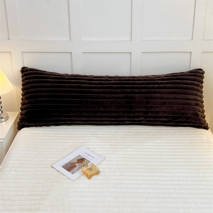 91家纺网 家纺一手货源 找家纺 圣比熊 2025新款兔毛绒双人枕套牛奶绒加长法兰绒枕芯套法莱绒枕头套-抽条 兔毛绒抽条-咖啡色