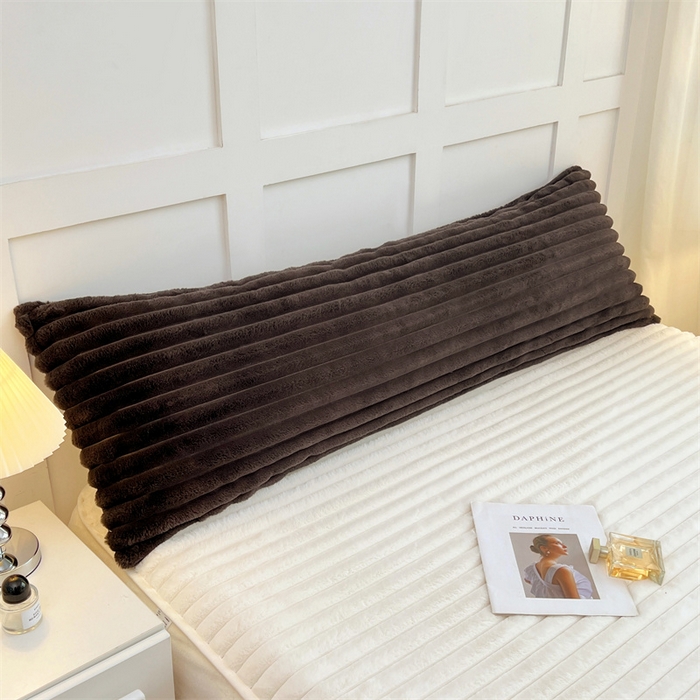 91家纺网 家纺一手货源 找家纺 圣比熊 2025新款兔毛绒双人枕套牛奶绒加长法兰绒枕芯套法莱绒枕头套-抽条 兔毛绒抽条-咖啡色