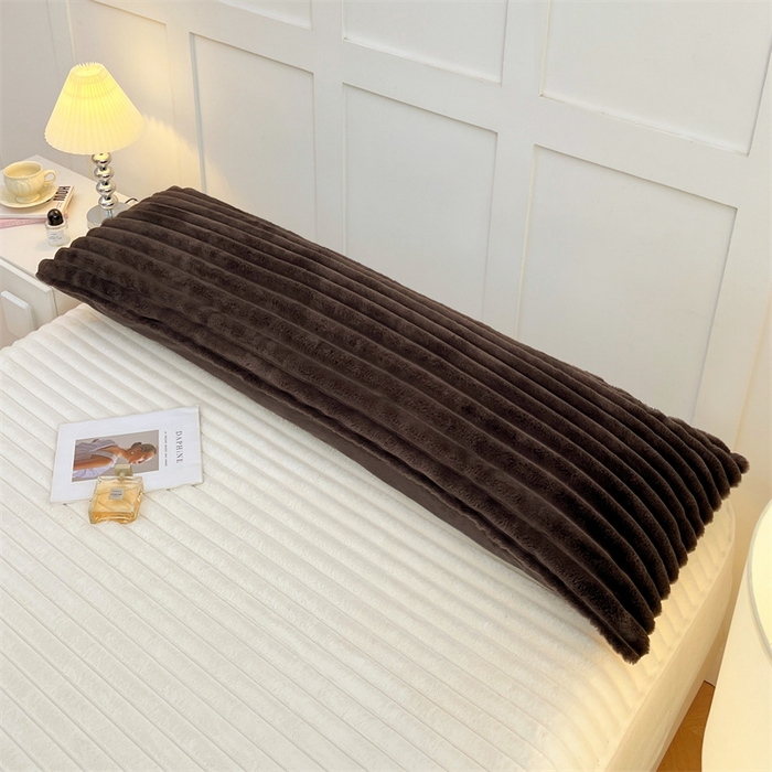 91家纺网 家纺一手货源 找家纺 圣比熊 2025新款兔毛绒双人枕套牛奶绒加长法兰绒枕芯套法莱绒枕头套-抽条 兔毛绒抽条-咖啡色