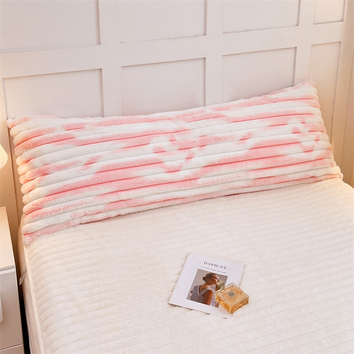 91家纺网 家纺一手货源 找家纺 圣比熊 2025新款兔毛绒双人枕套牛奶绒加长法兰绒枕芯套法莱绒枕头套-抽条 兔毛绒抽条-梦幻樱粉