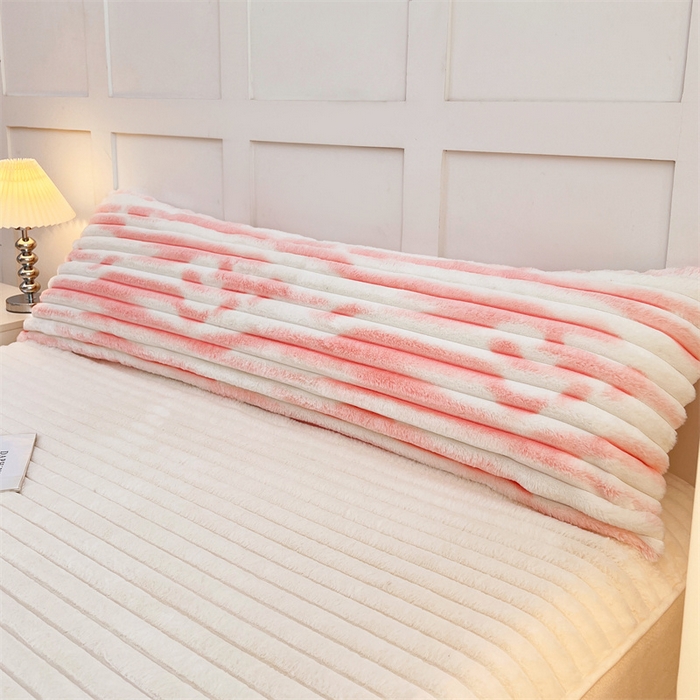 91家纺网 家纺一手货源 找家纺 圣比熊 2025新款兔毛绒双人枕套牛奶绒加长法兰绒枕芯套法莱绒枕头套-抽条 兔毛绒抽条-梦幻樱粉