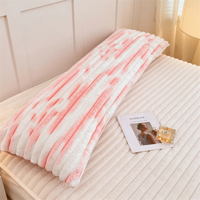 91家纺网 家纺一手货源 找家纺 圣比熊 2025新款兔毛绒双人枕套牛奶绒加长法兰绒枕芯套法莱绒枕头套-抽条 兔毛绒抽条-梦幻樱粉