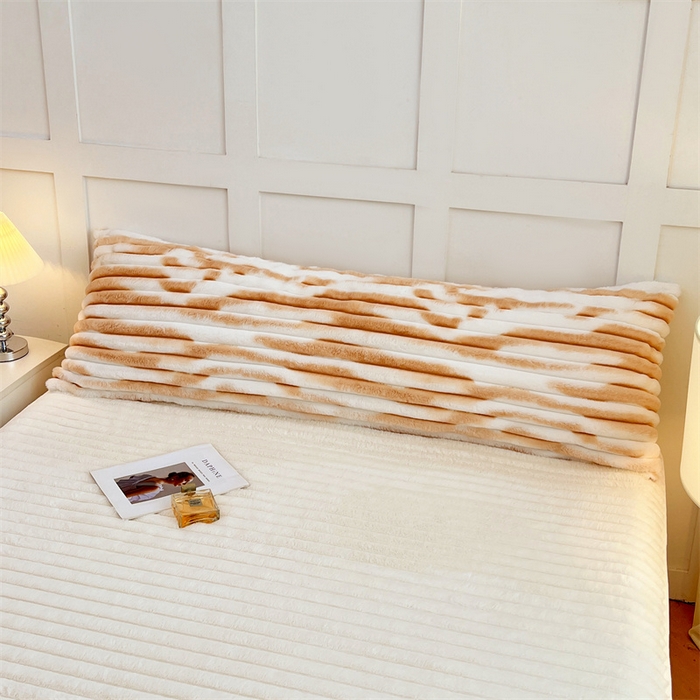 91家纺网 家纺一手货源 找家纺 圣比熊 2025新款兔毛绒双人枕套牛奶绒加长法兰绒枕芯套法莱绒枕头套-抽条 兔毛绒抽条-梦幻奶咖