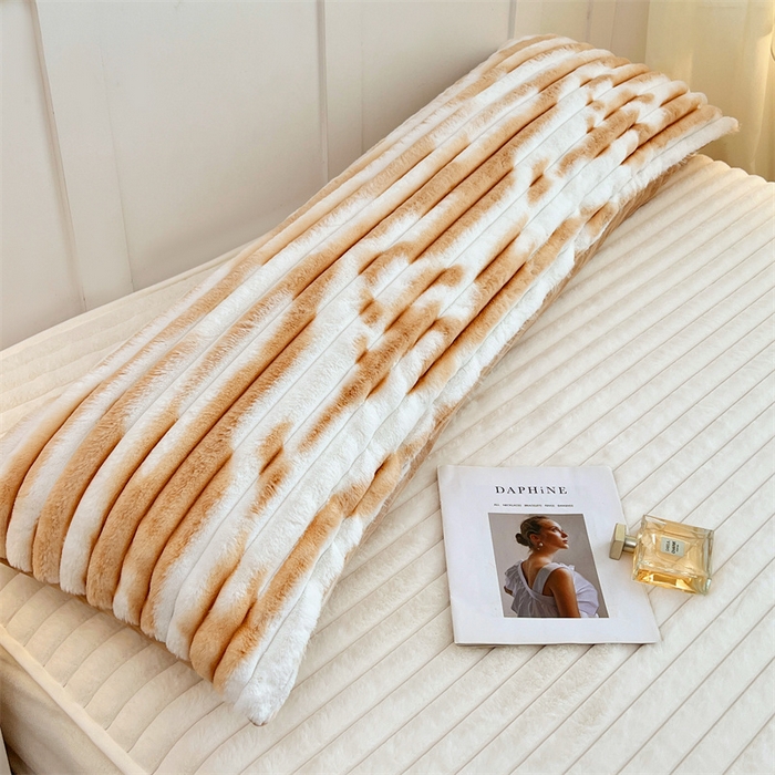 91家纺网 家纺一手货源 找家纺 圣比熊 2025新款兔毛绒双人枕套牛奶绒加长法兰绒枕芯套法莱绒枕头套-抽条 兔毛绒抽条-梦幻奶咖