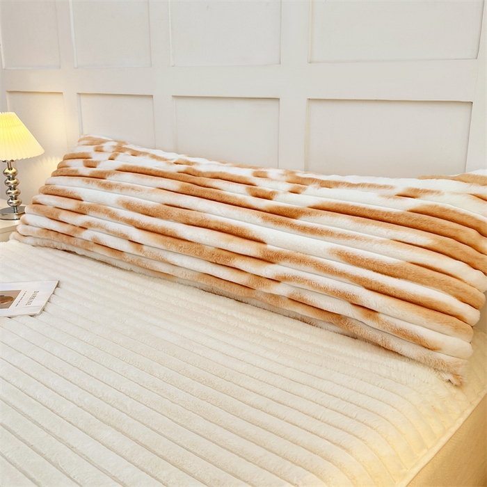 91家纺网 家纺一手货源 找家纺 圣比熊 2025新款兔毛绒双人枕套牛奶绒加长法兰绒枕芯套法莱绒枕头套-抽条 兔毛绒抽条-梦幻奶咖