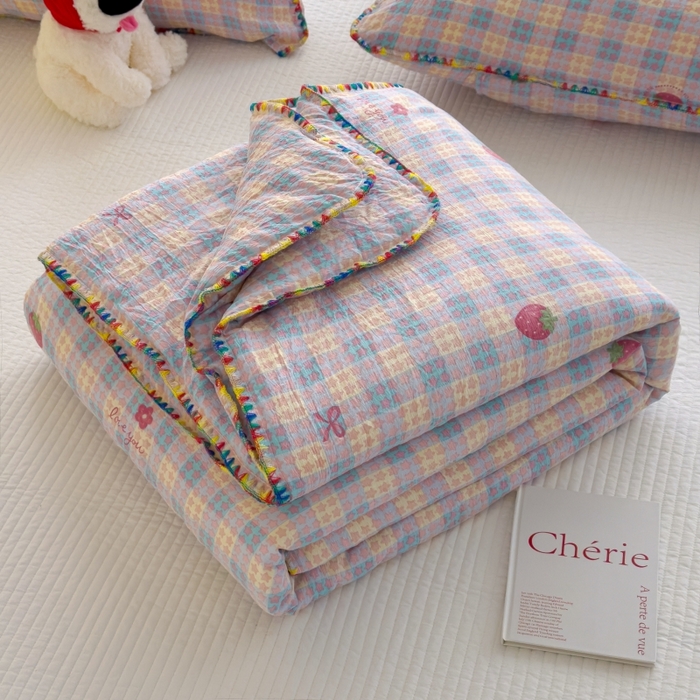 91家纺网 家纺一手货源 找家纺 澜妃 2025新款云感双层纱抗菌贝壳边夏被夏凉被空调被 贝壳边-有草莓的地方