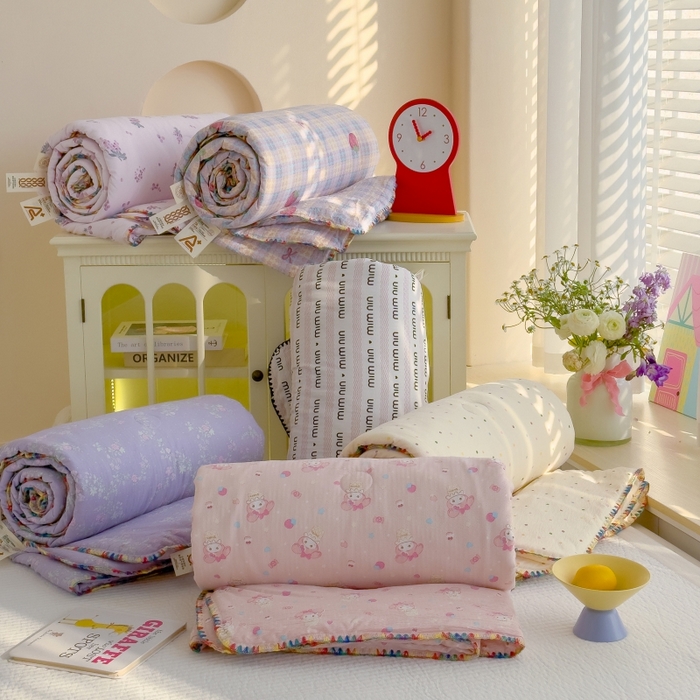 91家纺网 家纺一手货源 找家纺 澜妃 2025新款云感双层纱抗菌贝壳边夏被夏凉被空调被 组合图仅供展示