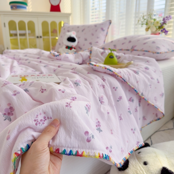 91家纺网 家纺一手货源 找家纺 澜妃 2025新款云感双层纱抗菌贝壳边夏被夏凉被空调被 贝壳边-葡萄七分甜