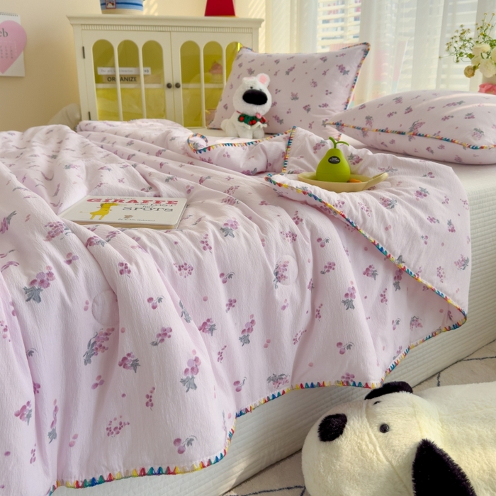 91家纺网 家纺一手货源 找家纺 澜妃 2025新款云感双层纱抗菌贝壳边夏被夏凉被空调被 贝壳边-葡萄七分甜