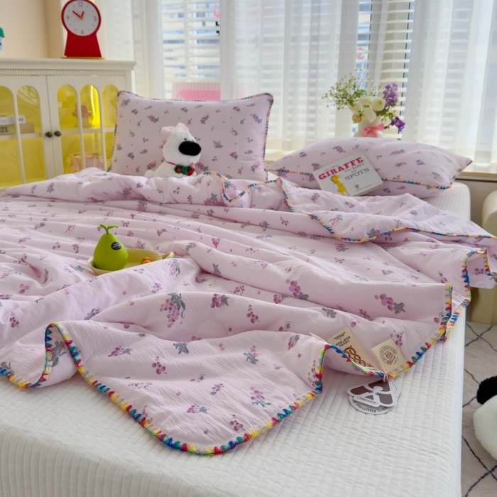 91家纺网 家纺一手货源 找家纺 澜妃 2025新款云感双层纱抗菌贝壳边夏被夏凉被空调被 贝壳边-葡萄七分甜