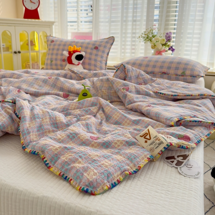 91家纺网 家纺一手货源 找家纺 澜妃 2025新款云感双层纱抗菌贝壳边夏被夏凉被空调被 贝壳边-有草莓的地方