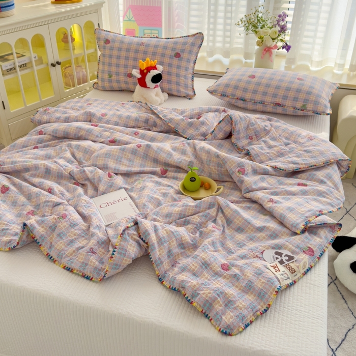 91家纺网 家纺一手货源 找家纺 澜妃 2025新款云感双层纱抗菌贝壳边夏被夏凉被空调被 贝壳边-有草莓的地方