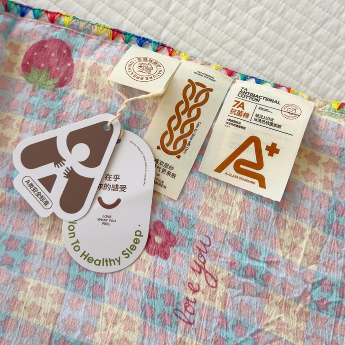 91家纺网 家纺一手货源 找家纺 澜妃 2025新款云感双层纱抗菌贝壳边夏被夏凉被空调被 贝壳边-有草莓的地方