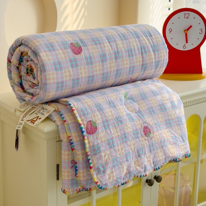 91家纺网 家纺一手货源 找家纺 澜妃 2025新款云感双层纱抗菌贝壳边夏被夏凉被空调被 贝壳边-有草莓的地方