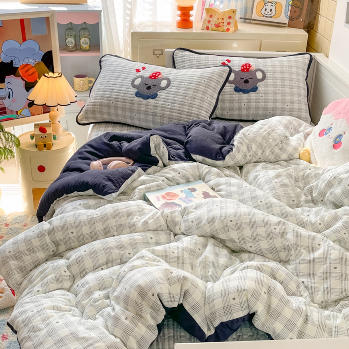 91家纺网 家纺一手货源 找家纺 云玲时尚 2025新款云感懒人冬季一体被床盖四件套 happy考拉