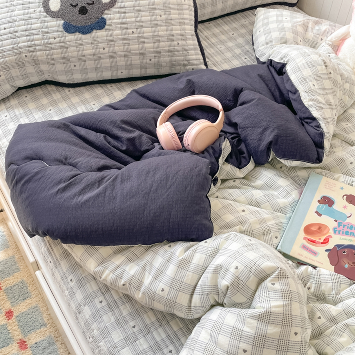 91家纺网 家纺一手货源 找家纺 云玲时尚 2025新款云感懒人冬季一体被床盖四件套 happy考拉