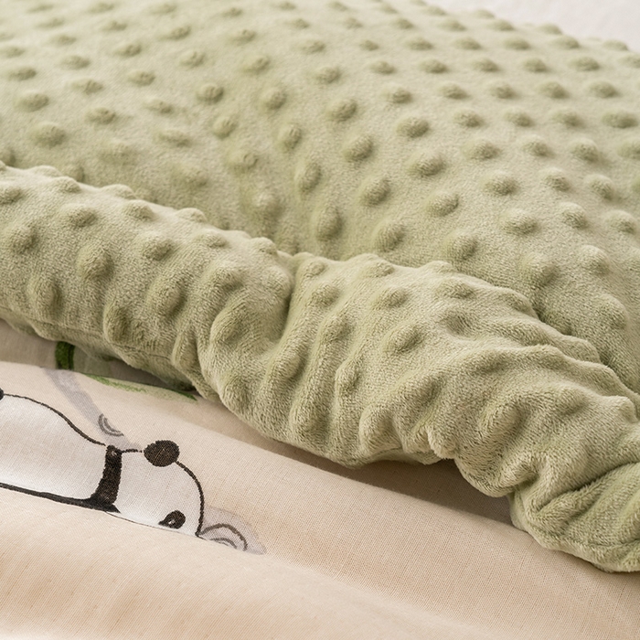 91家纺网 家纺一手货源 找家纺 嗨生活 2025新款全棉双层纱豆豆被儿童被春秋被冬被幼儿园被子系列 熊猫盼盼