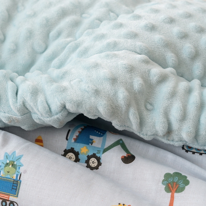 91家纺网 家纺一手货源 找家纺 嗨生活 2025新款全棉双层纱豆豆被儿童被春秋被冬被幼儿园被子系列 挖机恐龙