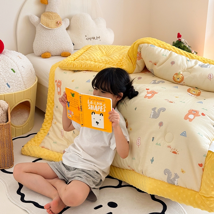 91家纺网 家纺一手货源 找家纺 嗨生活 2025新款全棉双层纱豆豆被儿童被春秋被冬被幼儿园被子系列 狮子王国