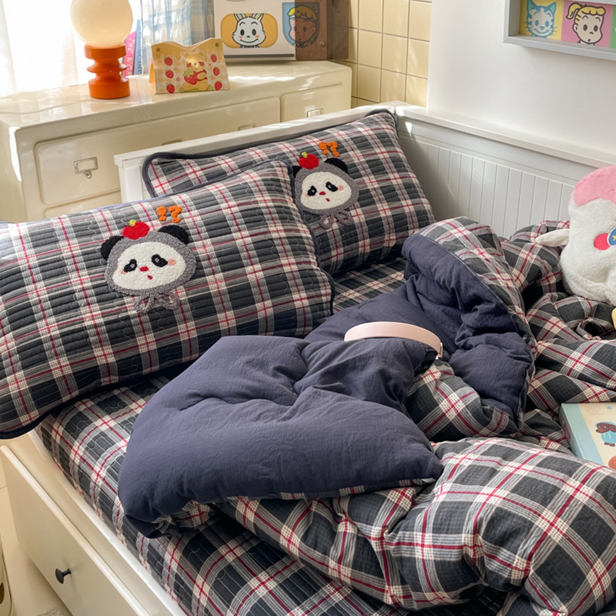 91家纺网 家纺一手货源 找家纺 云玲时尚 2025新款云感懒人冬季一体被床盖四件套 憨憨熊猫