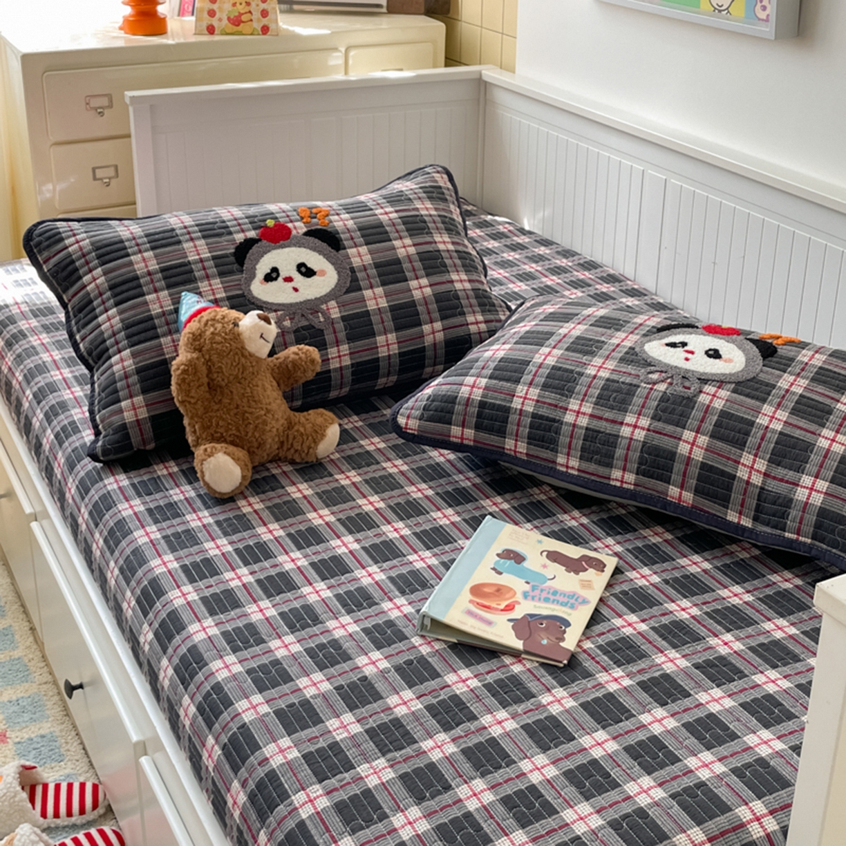 91家纺网 家纺一手货源 找家纺 云玲时尚 2025新款云感懒人冬季一体被床盖四件套 憨憨熊猫