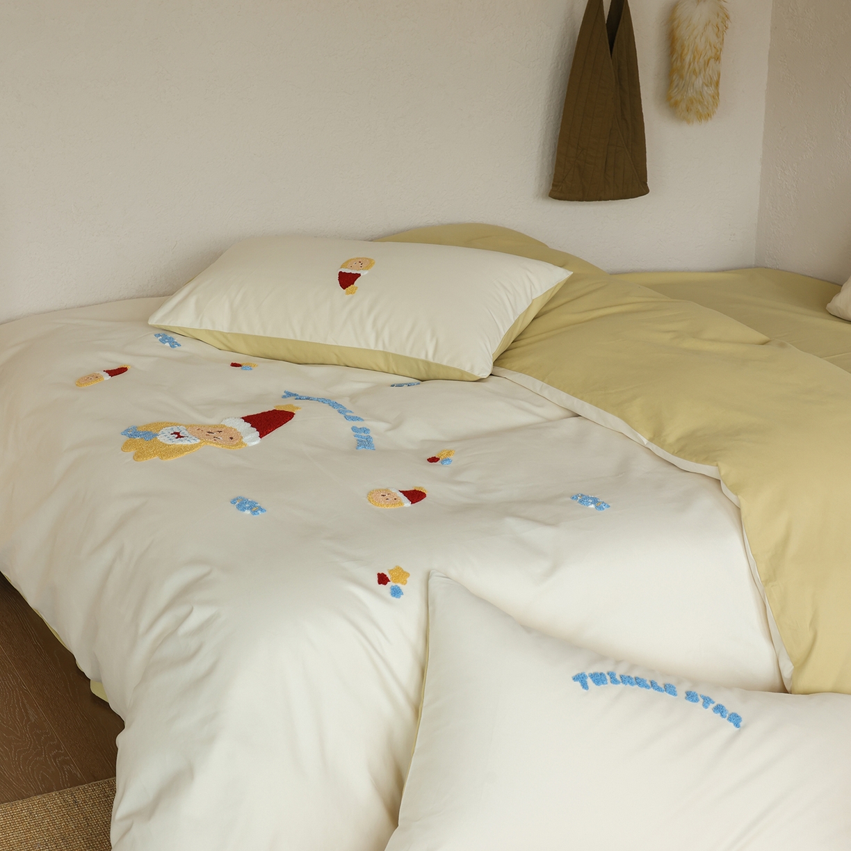 91家纺网 家纺一手货源 找家纺 时光里 2025新款全棉100S卡通风磨毛毛巾绣四件套 星愿小宝贝