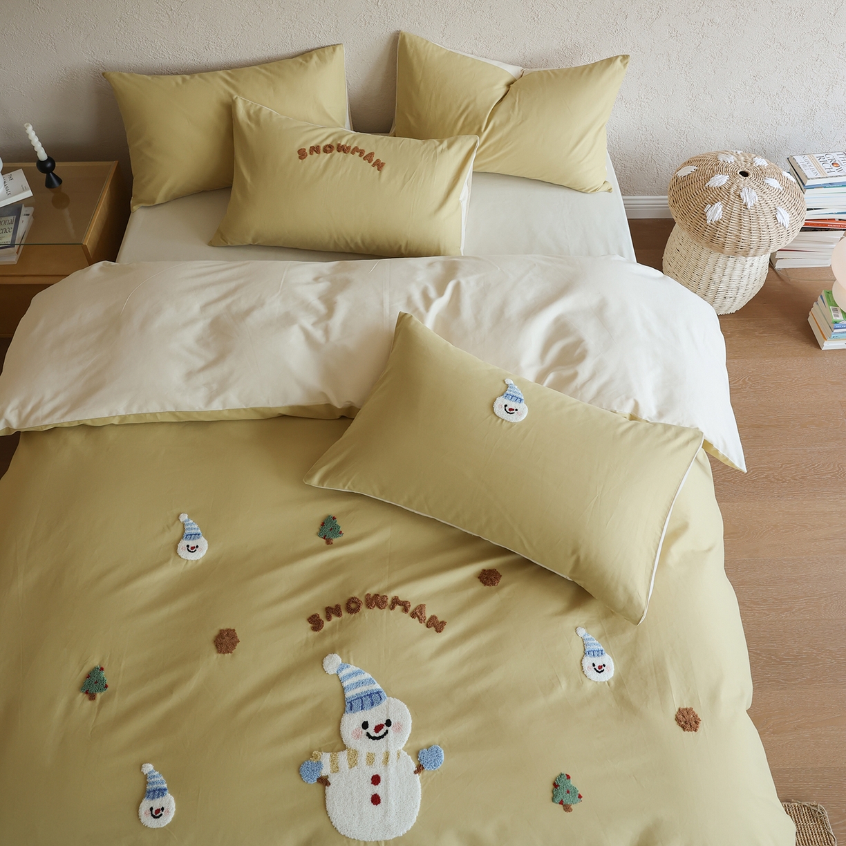 91家纺网 家纺一手货源 找家纺 时光里 2025新款全棉100S卡通风磨毛毛巾绣四件套 缤纷小雪人