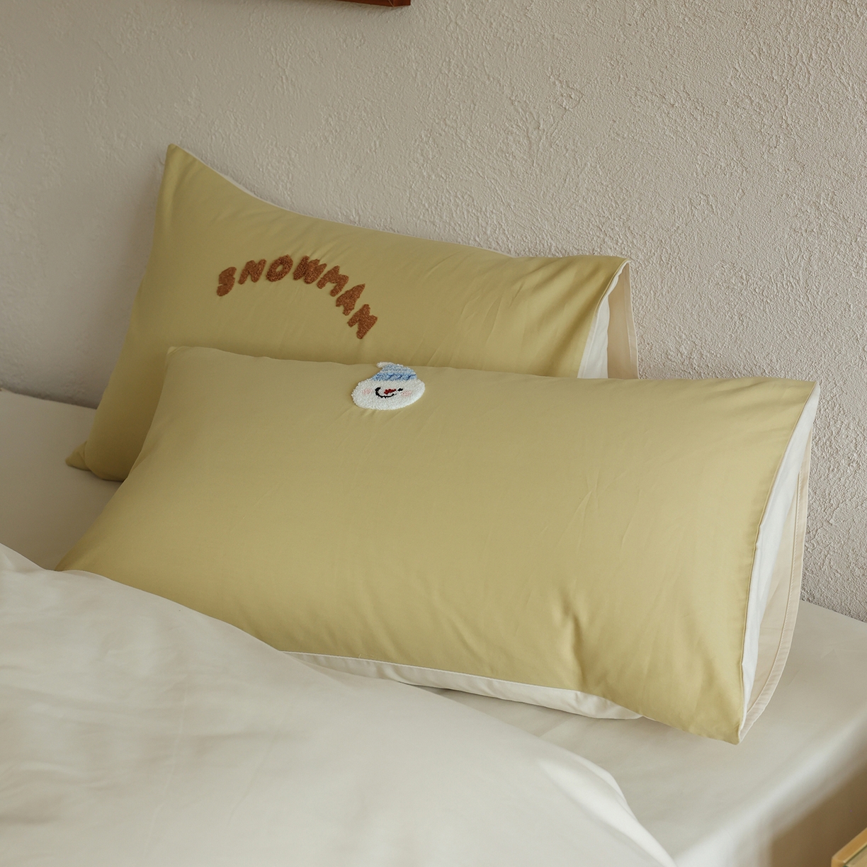 91家纺网 家纺一手货源 找家纺 时光里 2025新款全棉100S卡通风磨毛毛巾绣四件套 缤纷小雪人