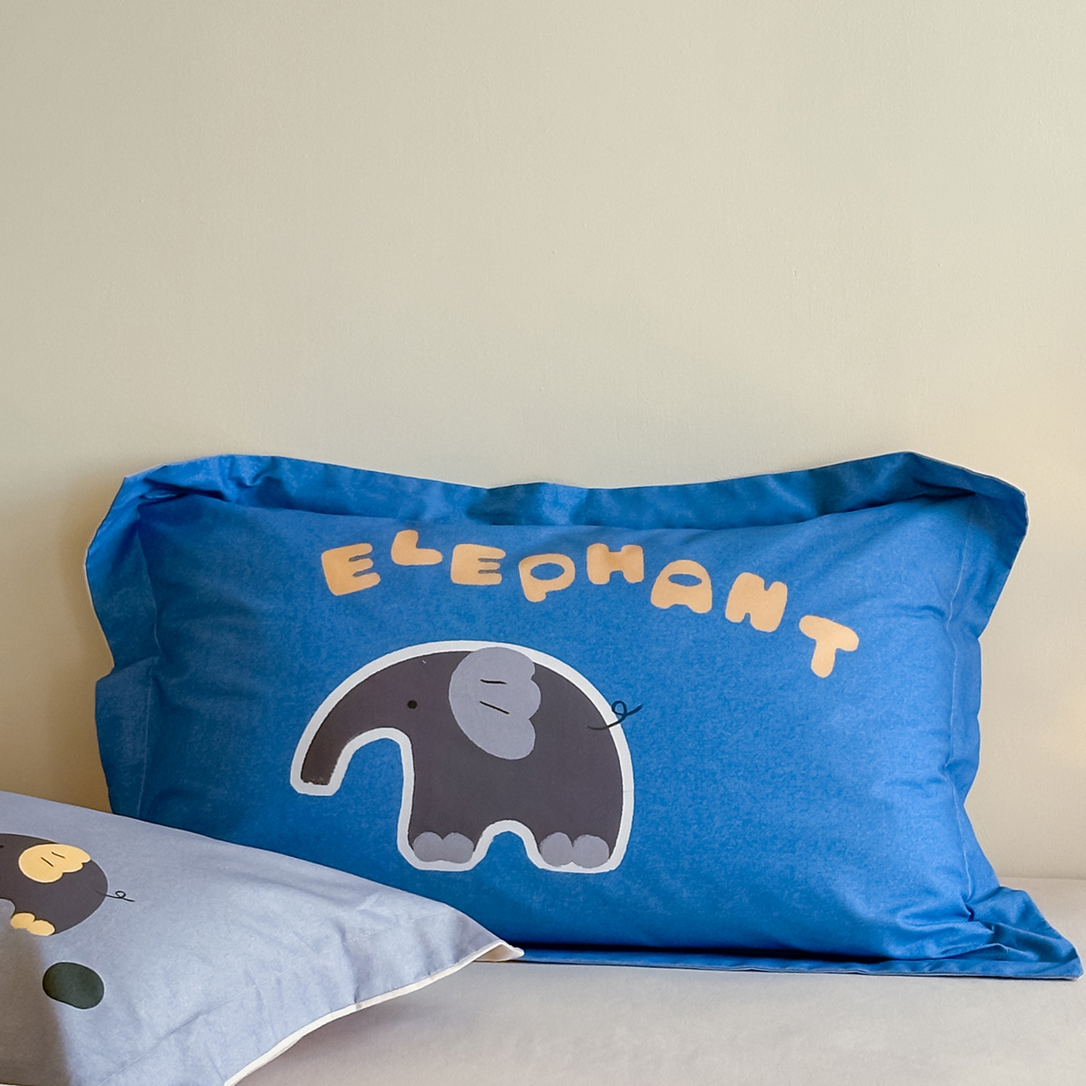 91家纺网 家纺一手货源 找家纺 时年家纺 2025新款全棉磨毛大版卡通印花系列套件 安静小象