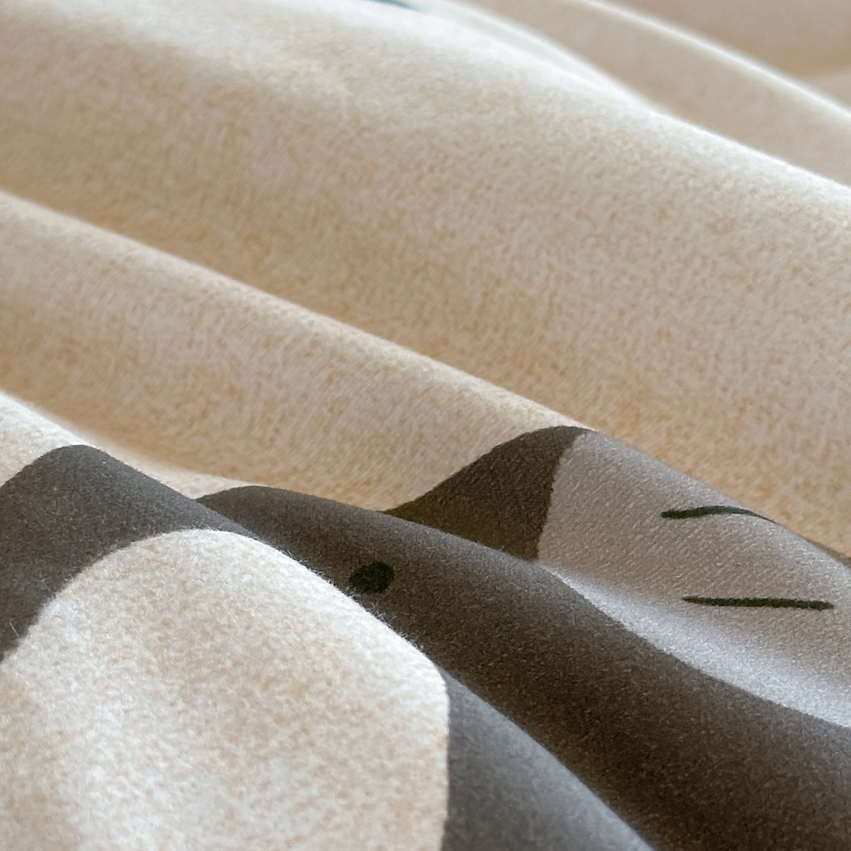 91家纺网 家纺一手货源 找家纺 时年家纺 2025新款全棉磨毛大版卡通印花系列套件 安静小象