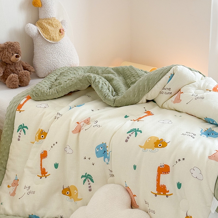 91家纺网 家纺一手货源 找家纺 嗨生活 2025新款全棉双层纱豆豆被儿童被春秋被冬被幼儿园被子系列 恐龙世纪