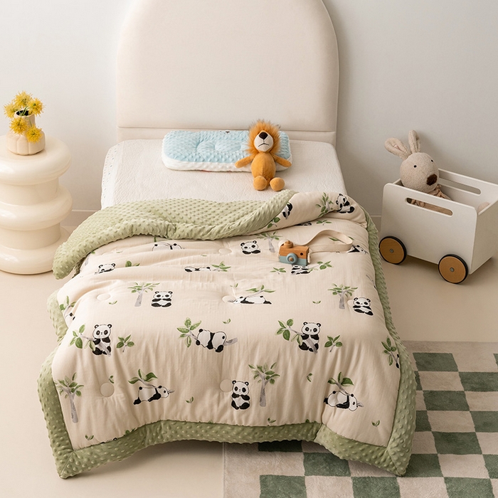 91家纺网 家纺一手货源 找家纺 嗨生活 2025新款全棉双层纱豆豆被儿童被春秋被冬被幼儿园被子系列 熊猫盼盼