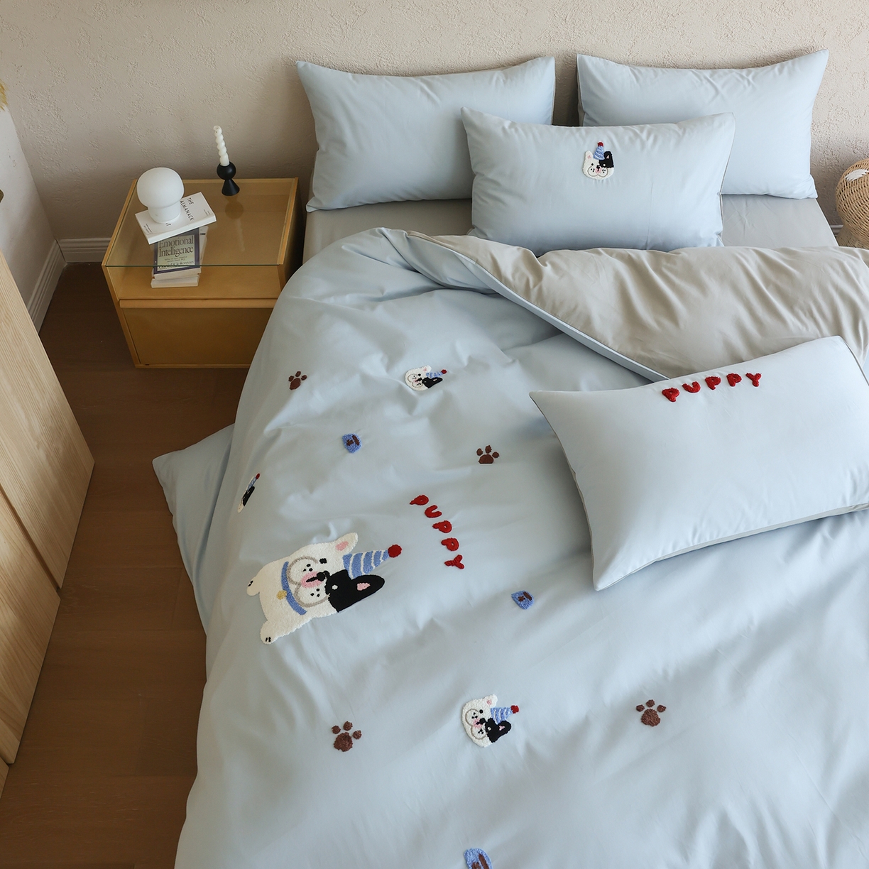 91家纺网 家纺一手货源 找家纺 时光里 2025新款全棉100S卡通风磨毛毛巾绣四件套 呆萌法斗犬