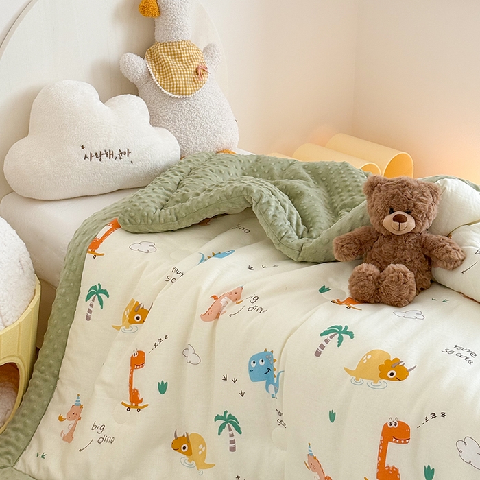 91家纺网 家纺一手货源 找家纺 嗨生活 2025新款全棉双层纱豆豆被儿童被春秋被冬被幼儿园被子系列 恐龙世纪
