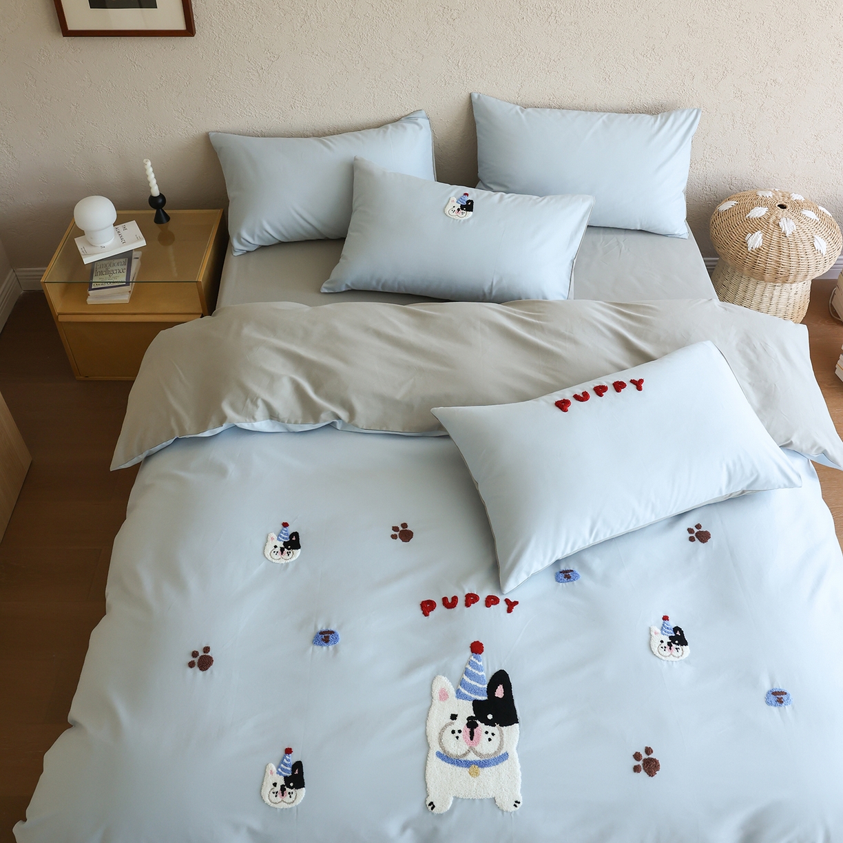 91家纺网 家纺一手货源 找家纺 时光里 2025新款全棉100S卡通风磨毛毛巾绣四件套 呆萌法斗犬