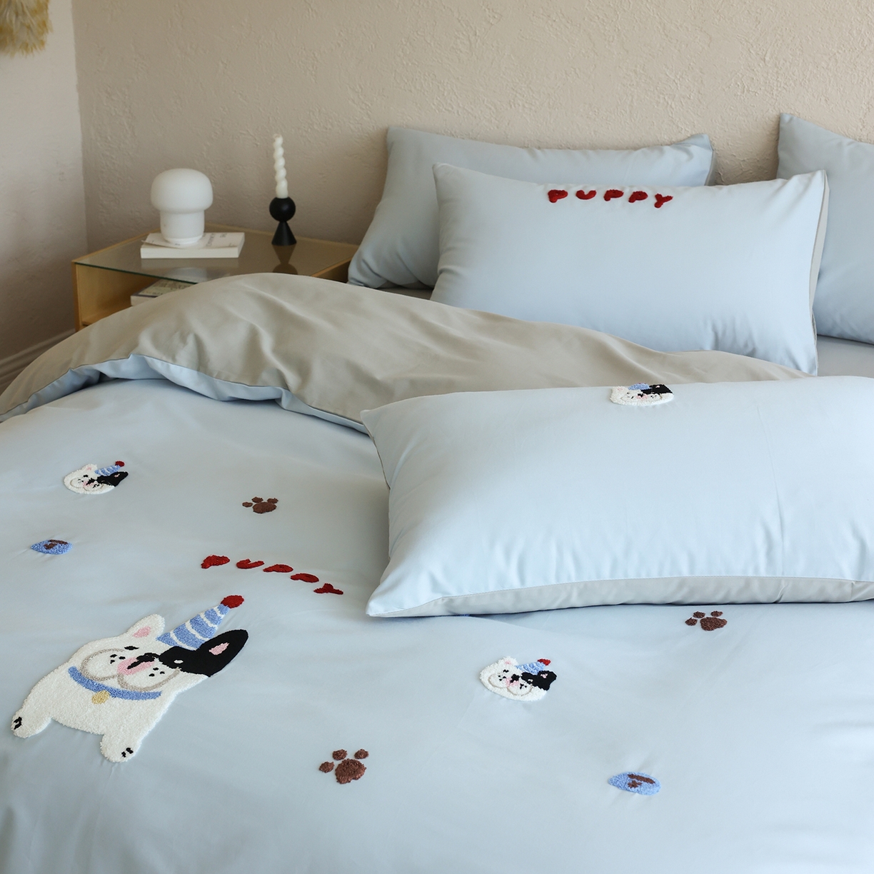 91家纺网 家纺一手货源 找家纺 时光里 2025新款全棉100S卡通风磨毛毛巾绣四件套 呆萌法斗犬